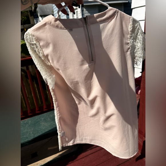 Leo Meets Virgo Cream Lace Lay Over Soft Pink Polyester top• Zip back• Size: S - Picture 5 of 10